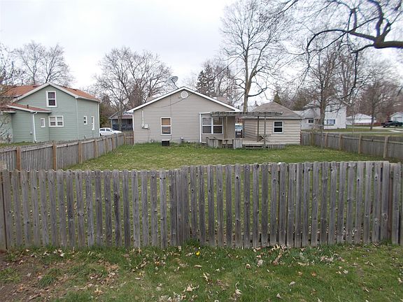 3rd image of 311 W McArthur St