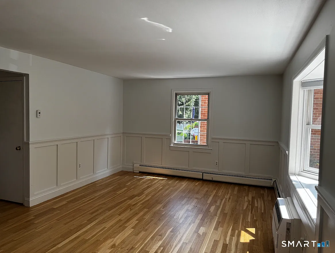 3 bed, 1.0 bath, 1293 sqft, $3,150 — Photo 4