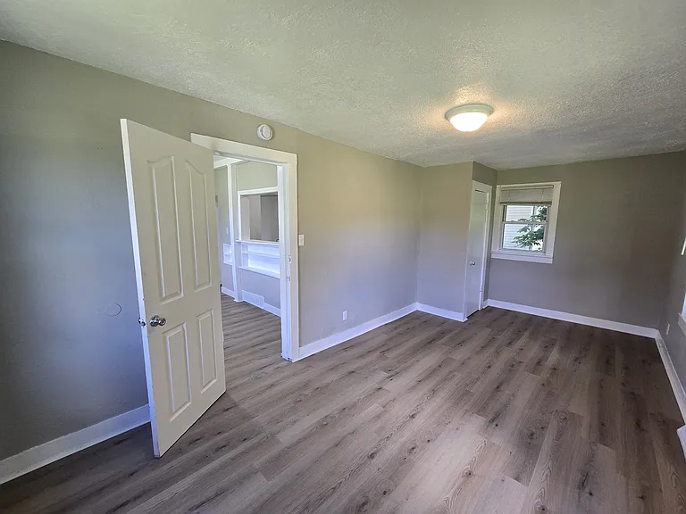 707 Webster St — Photo 10