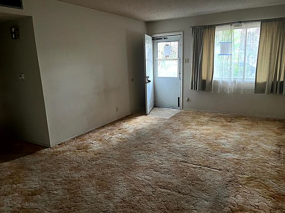 5th image of 704 Miller Pl