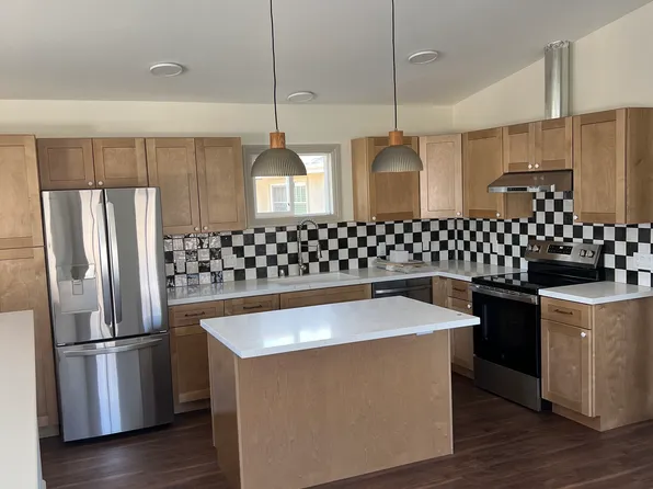 136 Magnolia St #B, Costa Mesa, CA 92627