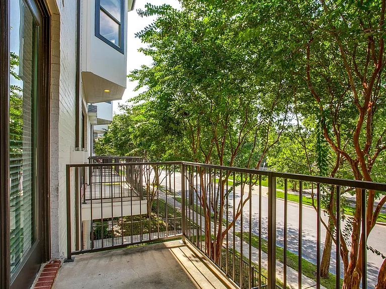 4502 Holland Ave — Photo 35