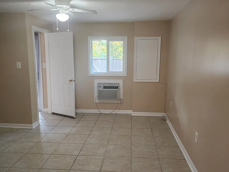 19666 Club Lake Rd #BASEMENT 1BD RM — Photo 11