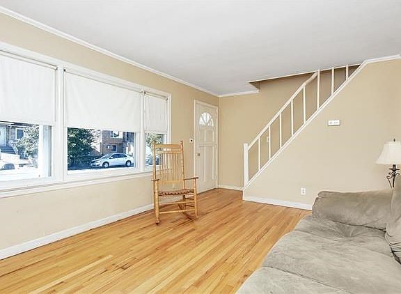 5th image of 28 Stillwell Ave