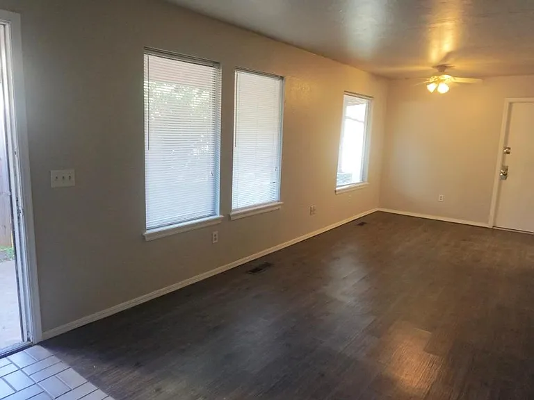 9027 N Rockwell Dr — Photo 11