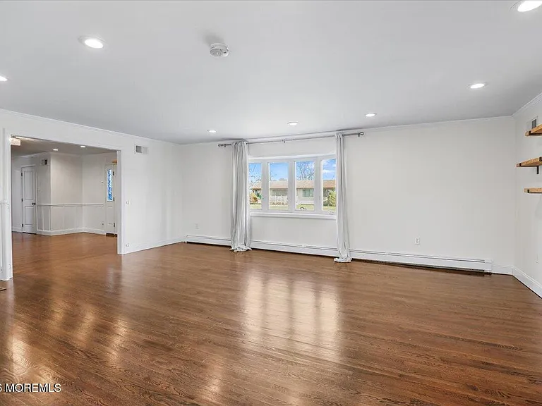 247 Sprucewood Dr — Photo 8