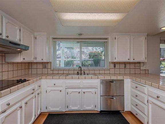 5th image of 6646 N Remington Ave