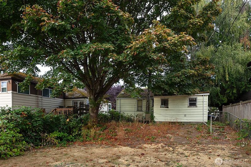 3rd image of 5647 38th Avenue SW