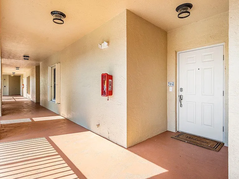 300 Uno Lago Dr #304 — Photo 6