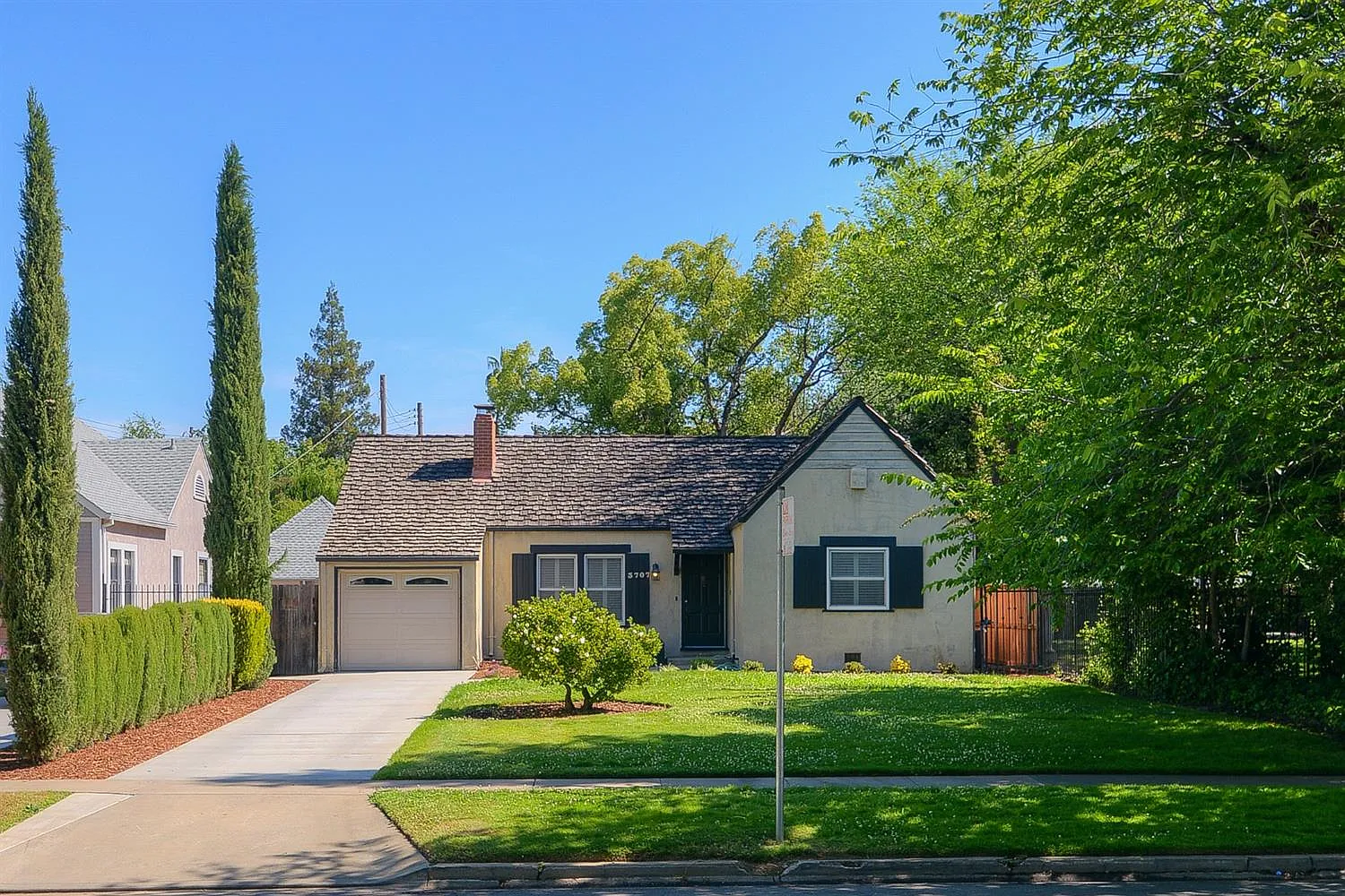 3707 T St photo 1