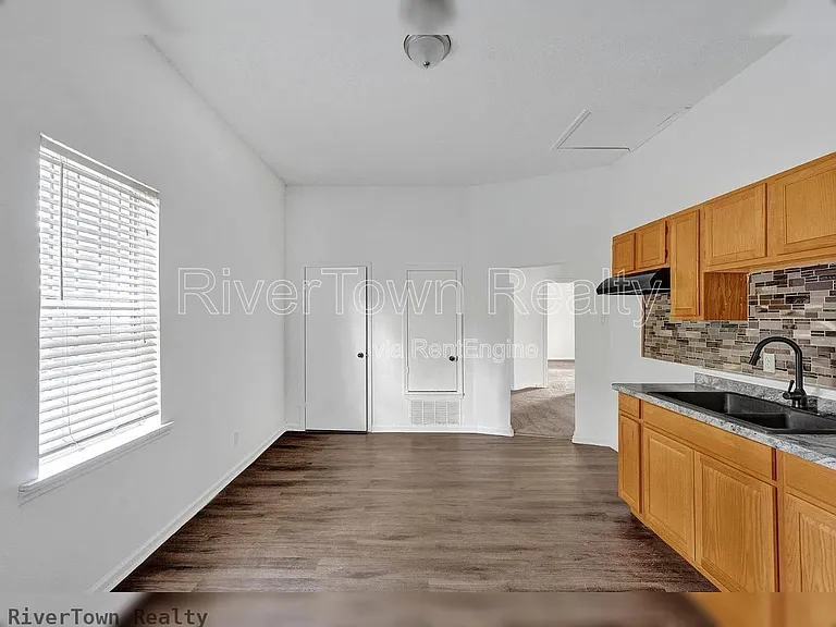 439 Simpson Ave — Photo 15
