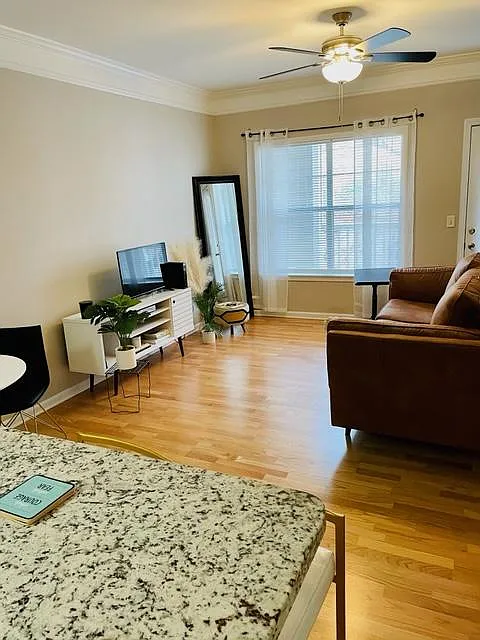1 bed, 750 sqft, $1,550 — Photo 4
