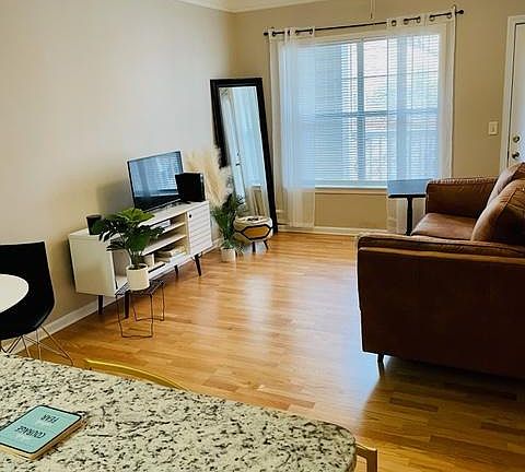 Another photo of living room