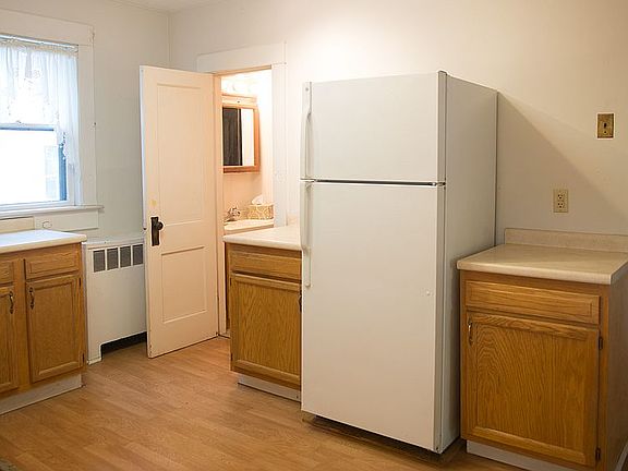 Kitchen toward 1/2 bath
