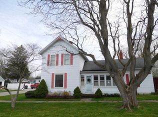 308 Cherry St, Three Oaks, MI 49128