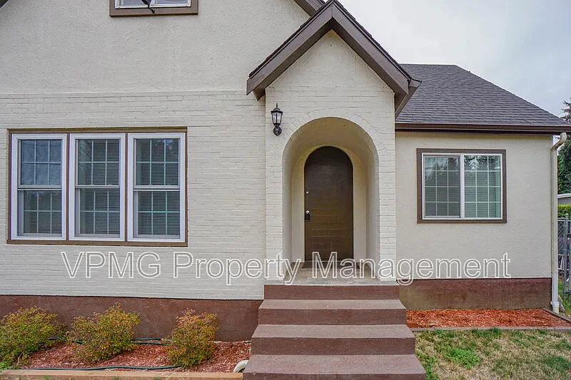 3 bed, 2.0 bath, 1490 sqft, $2,595 — Photo 3