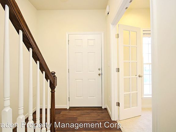 3rd image of 611 Mornington Ln