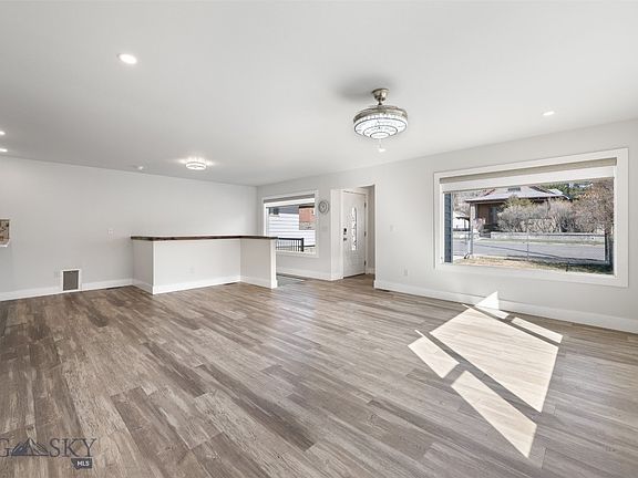 4th image of 820 W Diamond St