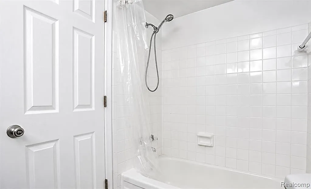 2 bed, 813 sqft, $1,350 — Photo 4