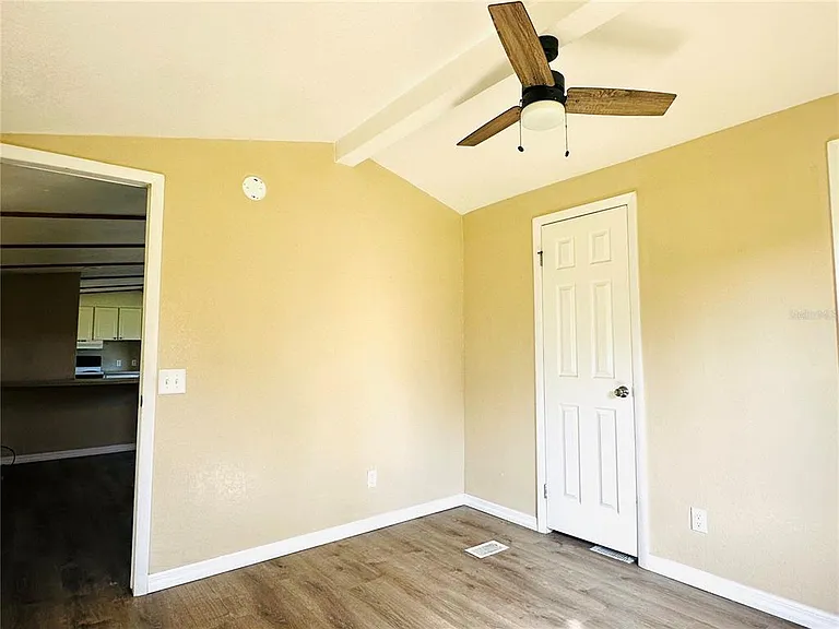 610 Grove Dr — Photo 6