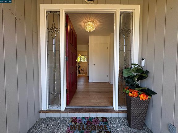5th image of 423 Deerfield Dr