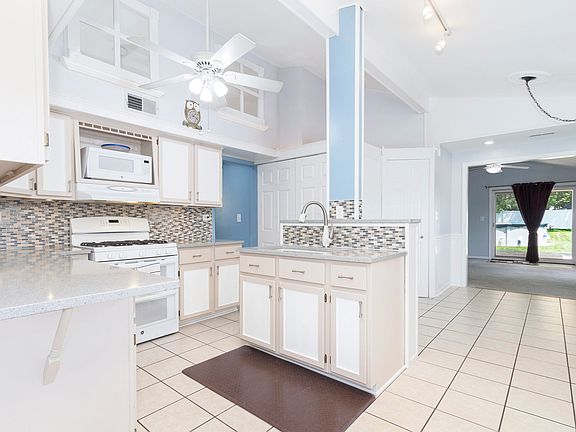 5th image of 263 Dalewood Ave
