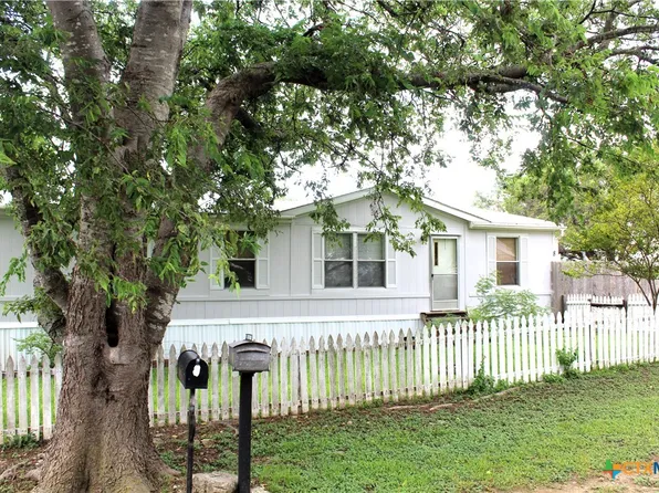 8 Quarterhorse Trl, Morgans Pt Resort, TX 76513