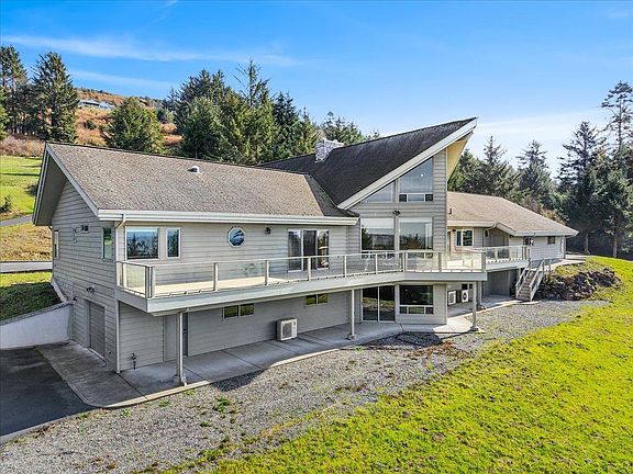 3rd image of 300 Spyglass Rd