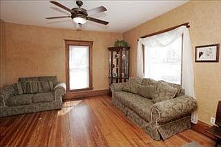 5th image of 905 E Michigan Ave