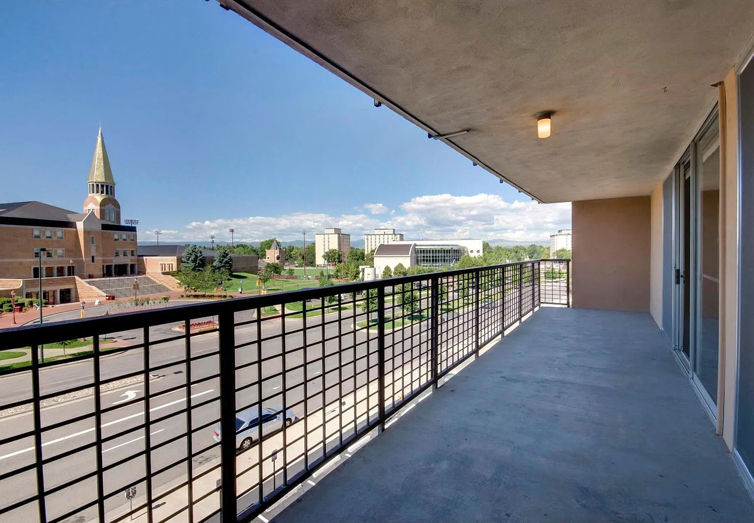 2 bed, 1000 sqft, $1,800 — Photo 1