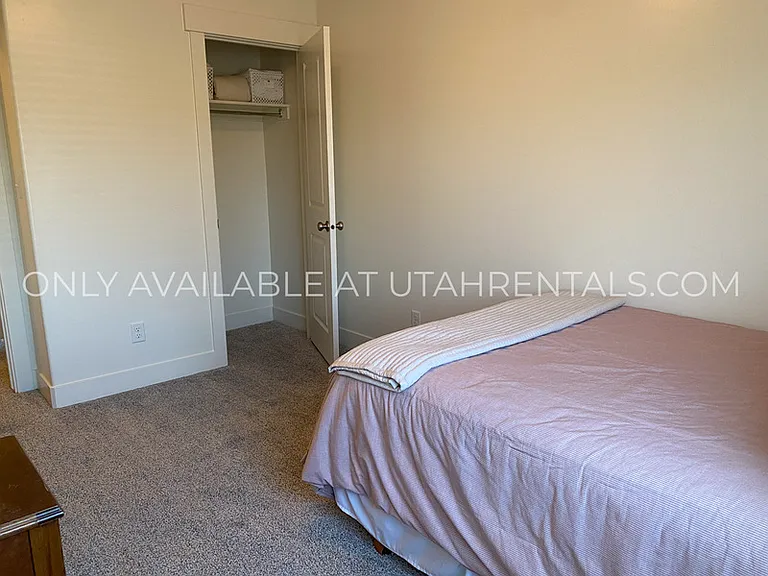 345 W Park View Ln — Photo 19