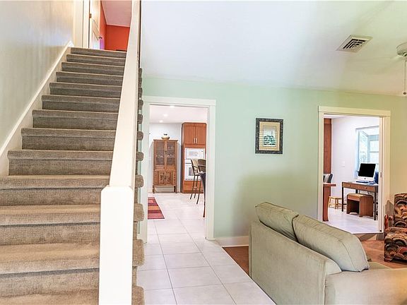 4th image of 840 N Elm St