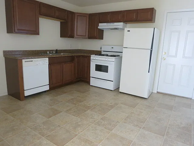4614 S Crockett St — Photo 3