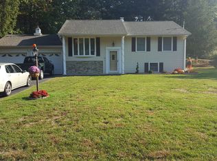 8 White Oak Rd, Ansonia, CT 06401