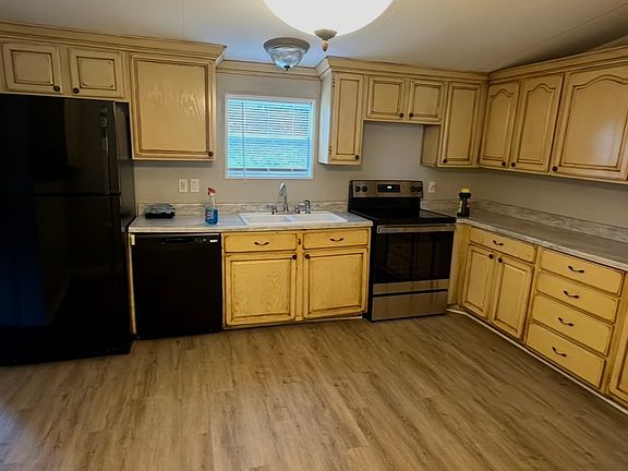 3rd image of 201 Woodie Way