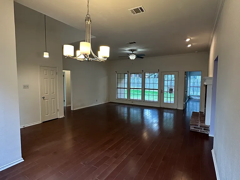 9100 Scotsman Dr — Photo 3