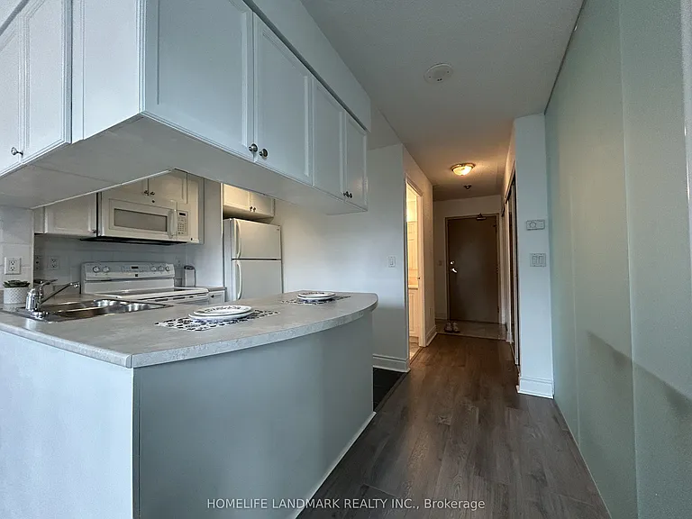 909 Bay St #1204 — Photo 3