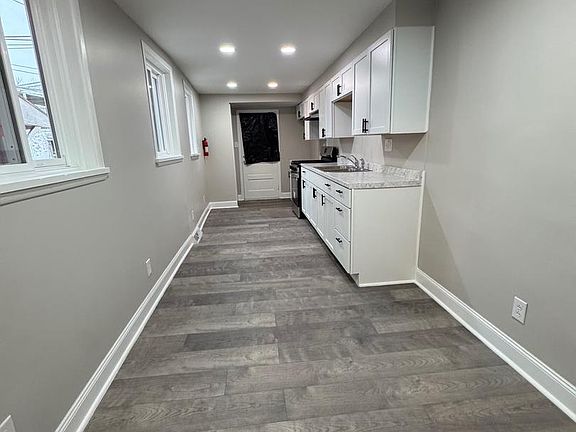 4th image of 409 Printz St