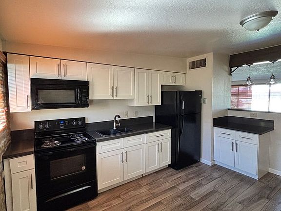 3rd image of 935 E Adelaide Dr