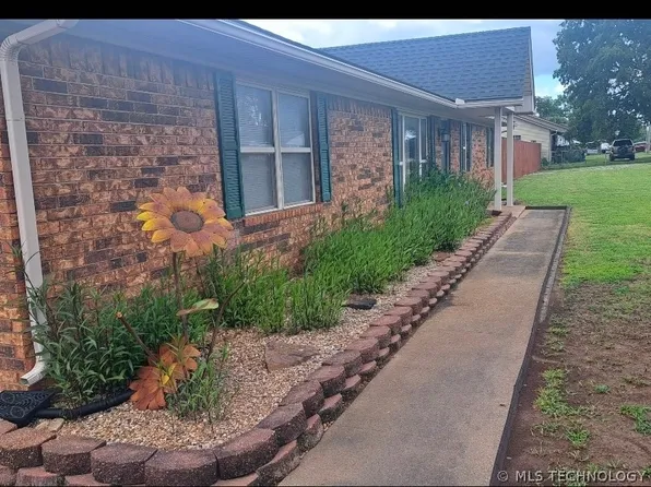 1903 N 11th St, McAlester, OK 74501