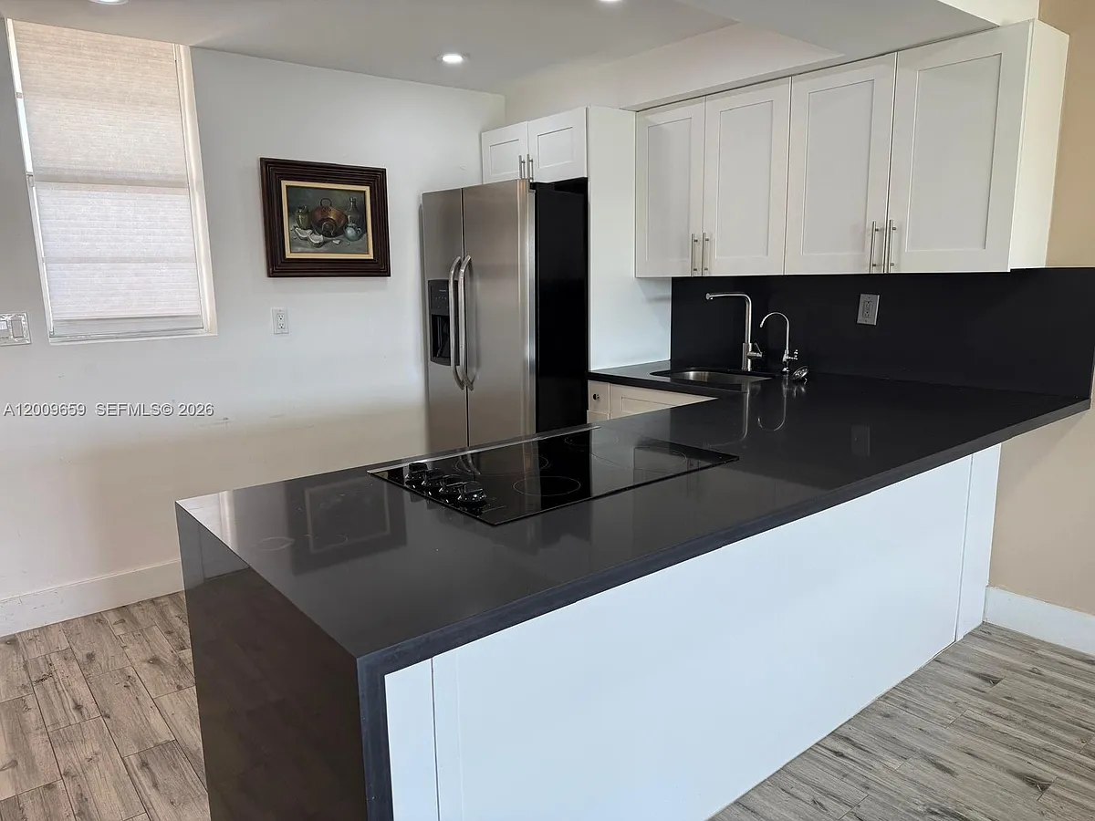 Building Photo - 2851 Leonard Dr #J505