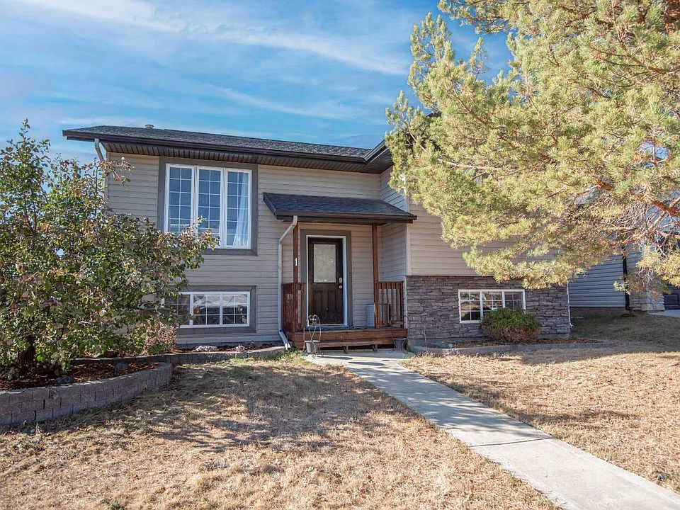 1st image of 1 Pine Cres