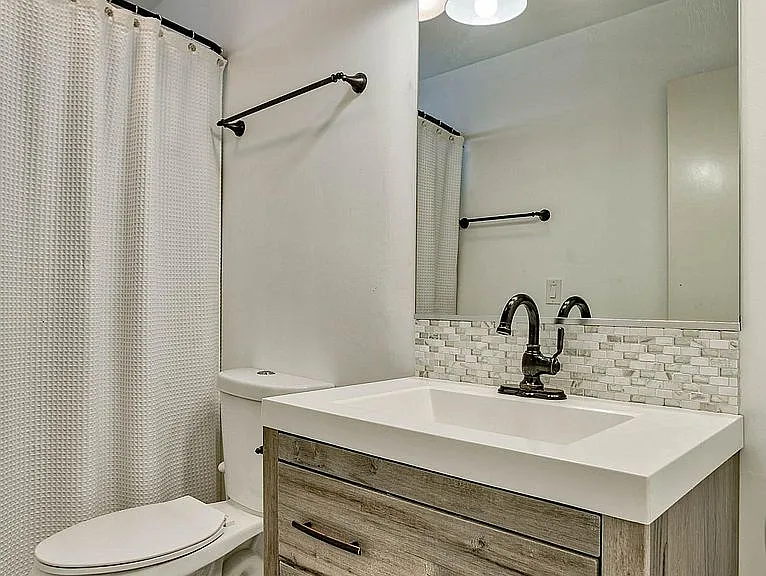 466 Woodcliff Dr #1 — Photo 15