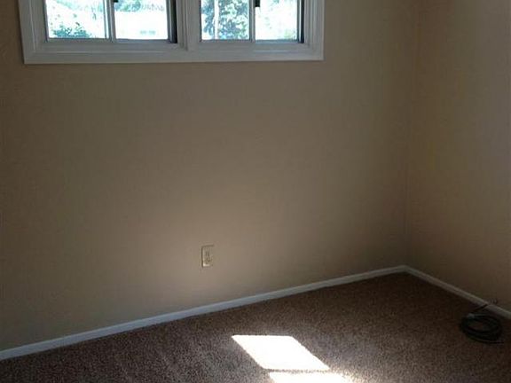 5th image of 7692 Charlton Cir