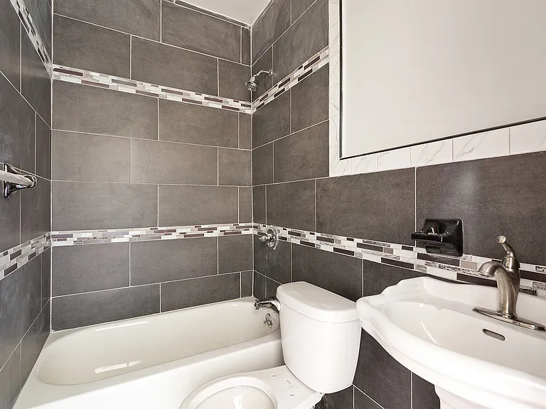 1567 De Kalb Ave #3R — Photo 9
