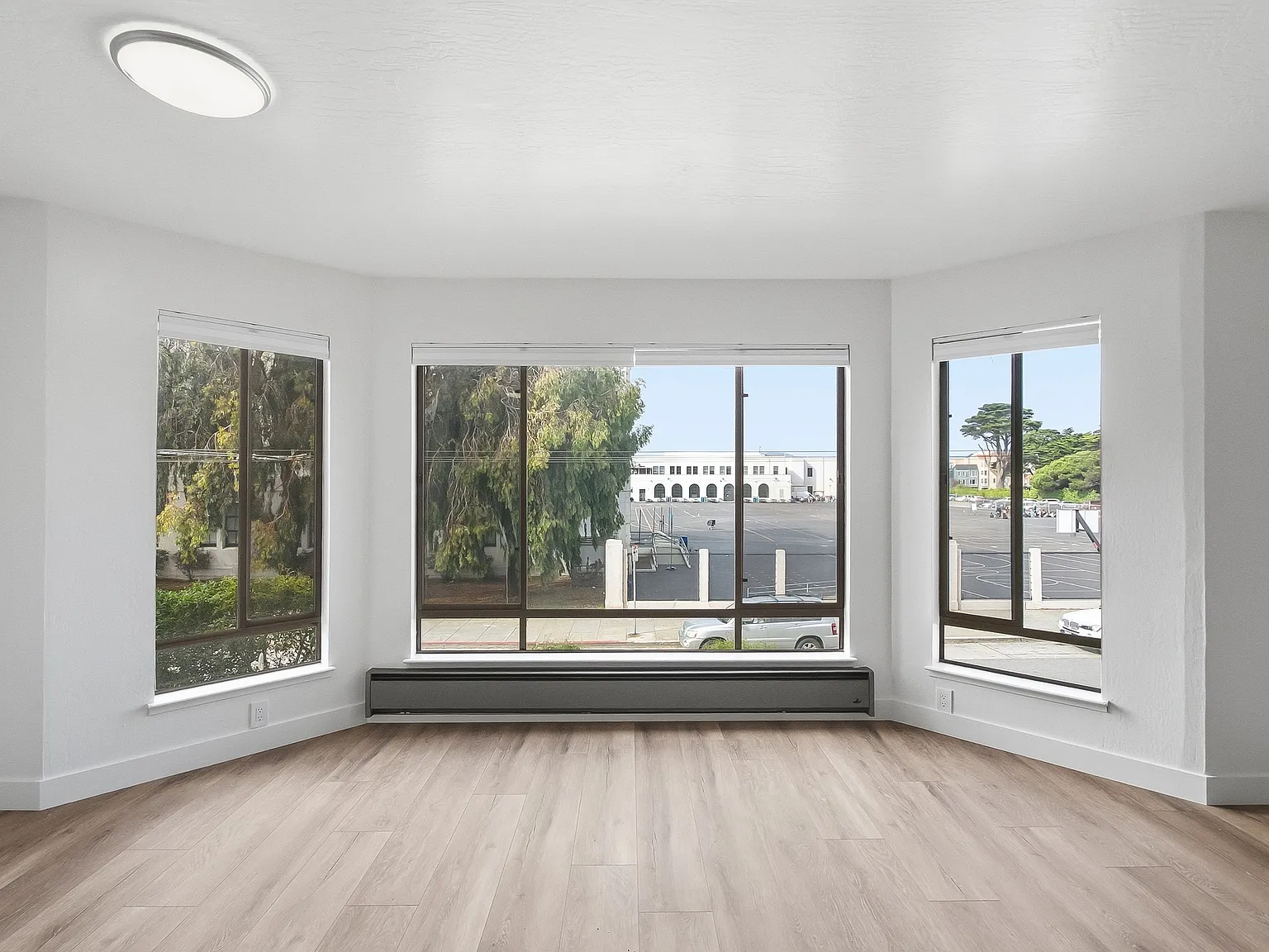 1 bed, 700 sqft, $5,595 — Photo 2