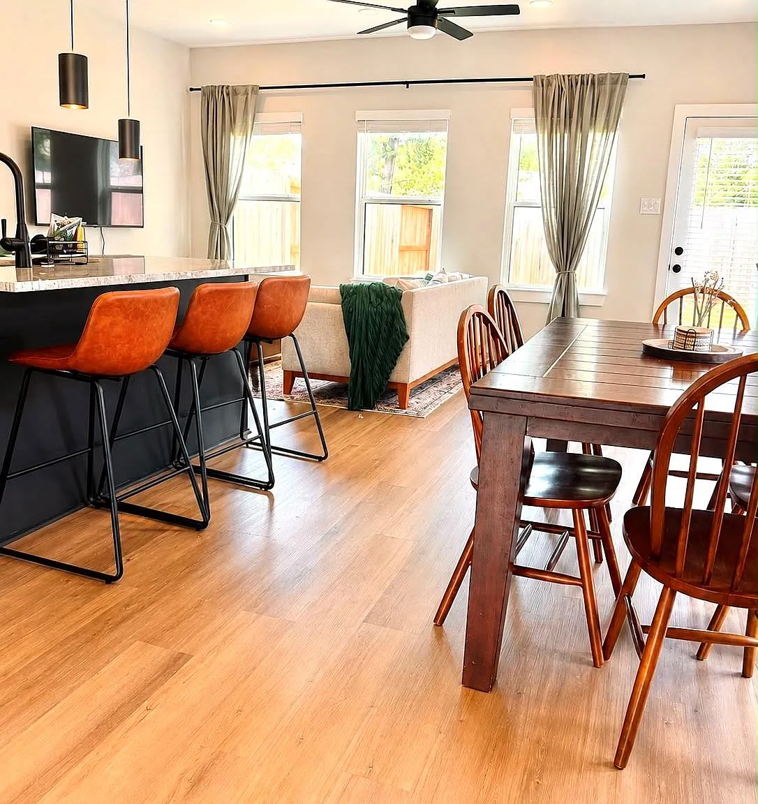 3 bed, 2.5 bath, $2,300 — Photo 3