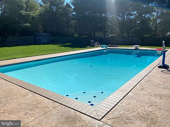 5th image of 501 Wacousta Ct