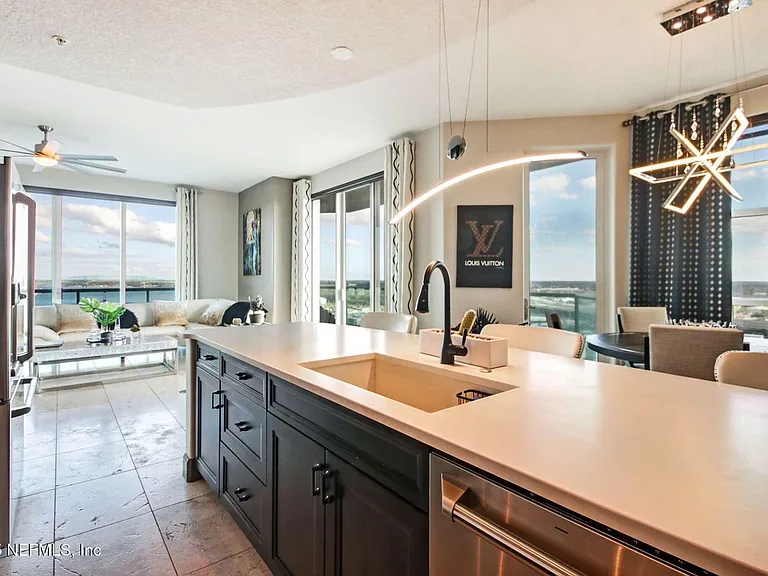 1431 Riverplace Blvd #1710 — Photo 8