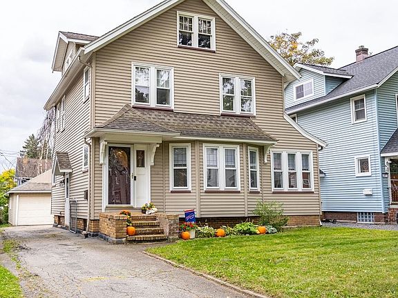 2nd image of 215 Laurelton Rd